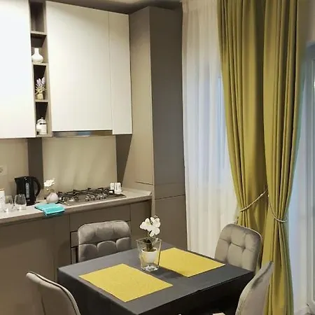 Elias Central Apartment - 2 Bedrooms & Free Parking Oradea Exterior photo