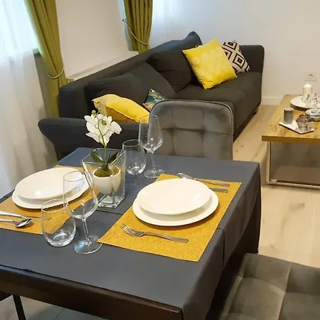 Elias Central Apartment - 2 Bedrooms & Free Parking Oradea Exterior photo